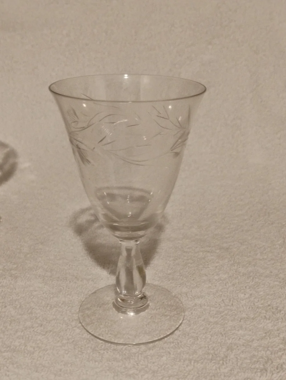 Etched Clear Wine Goblet - Clear